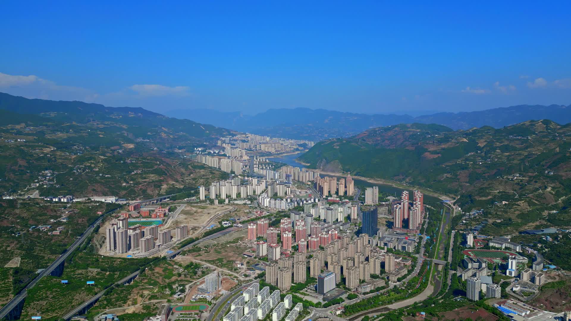 奉节县城航拍空镜头视频的预览图