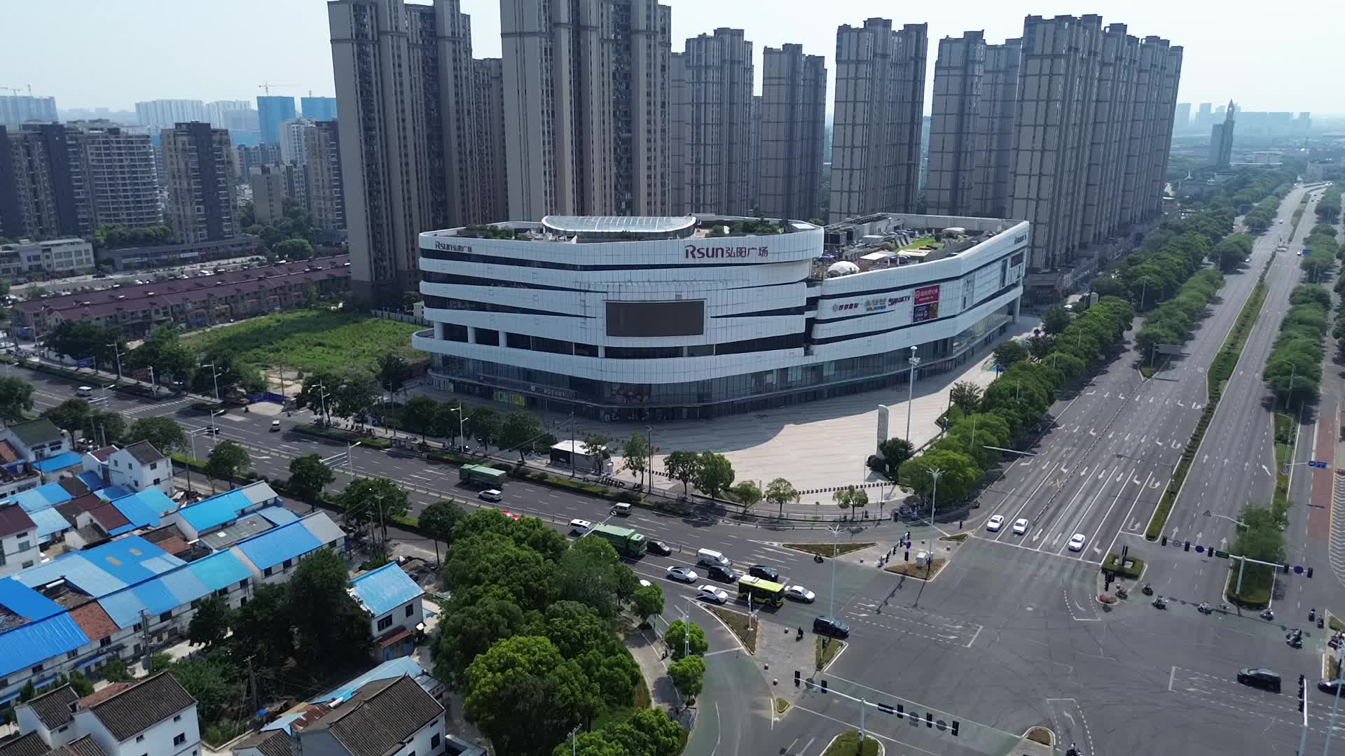 常州钟楼区弘阳广场航拍视频的预览图