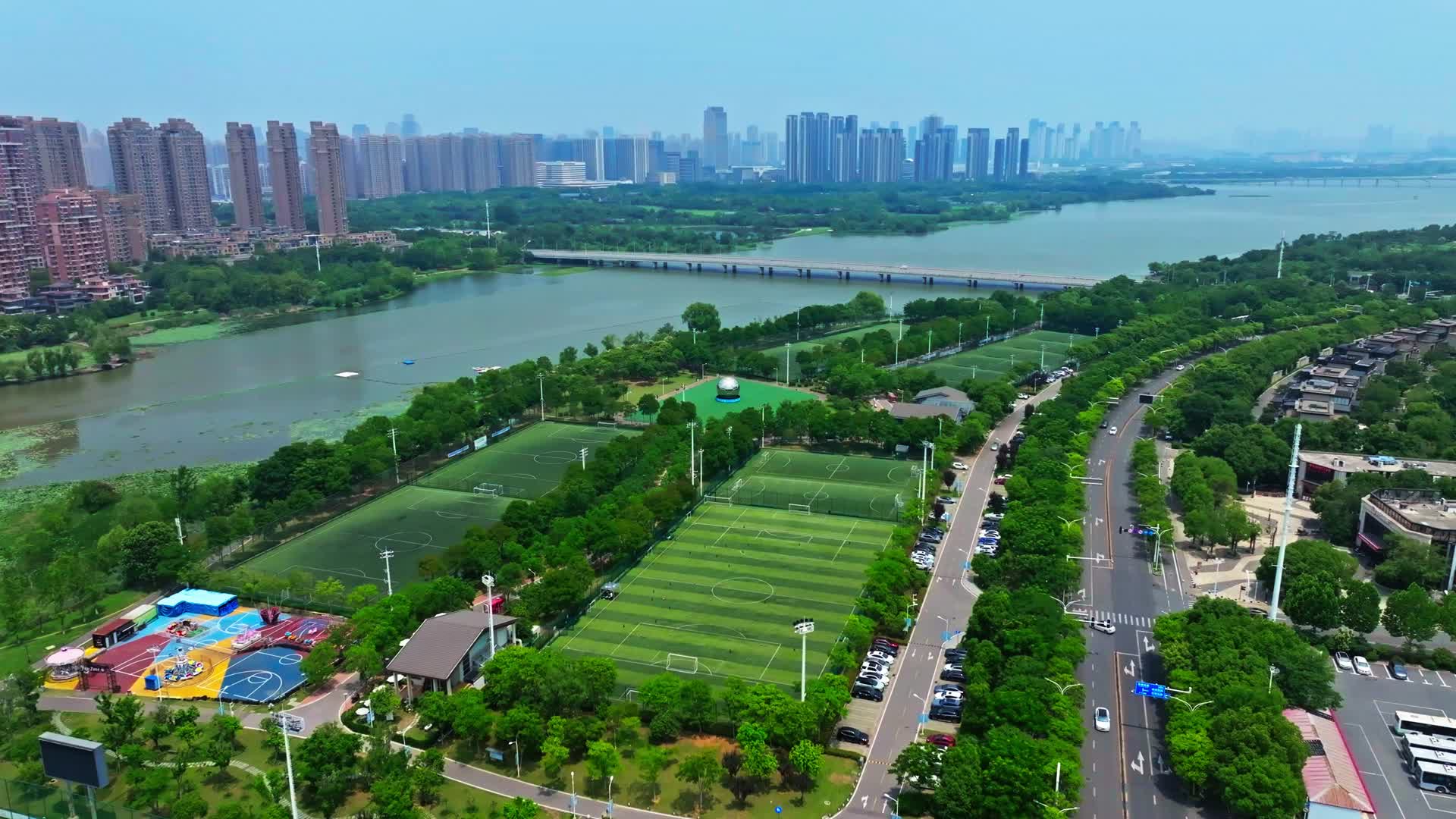 武汉足球主题公园视频的预览图