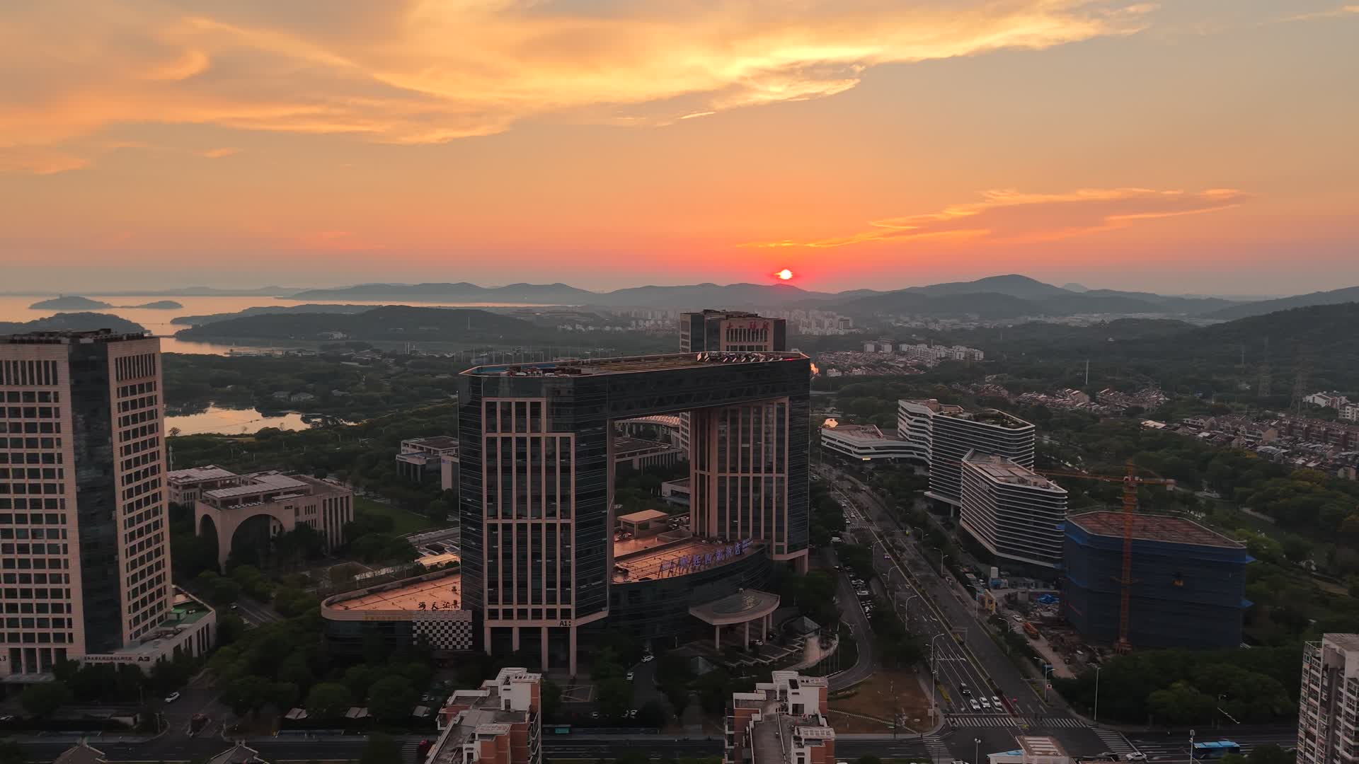 无锡太湖城市航拍自然风光城市风光视频的预览图