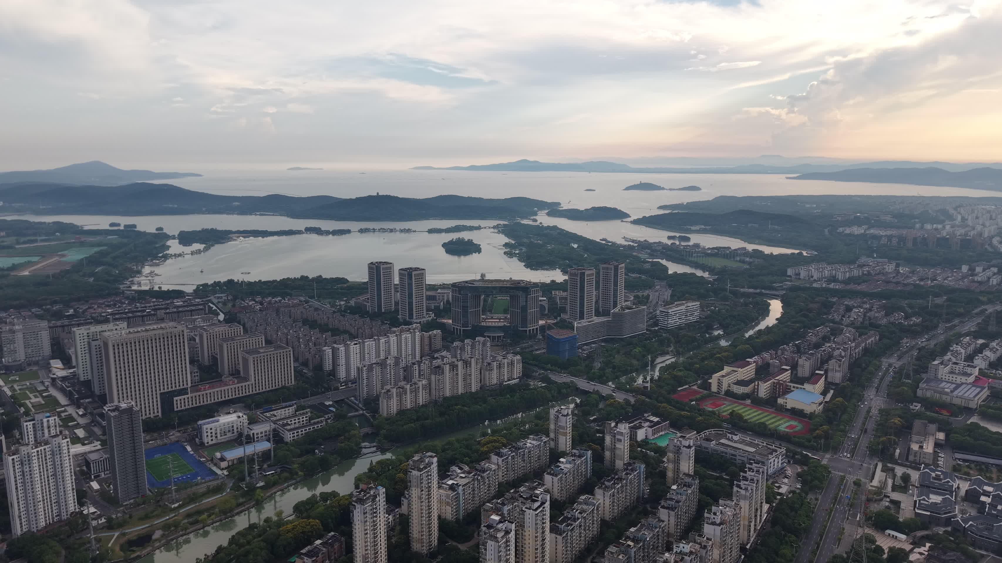 无锡太湖城市航拍自然风光城市风光视频的预览图