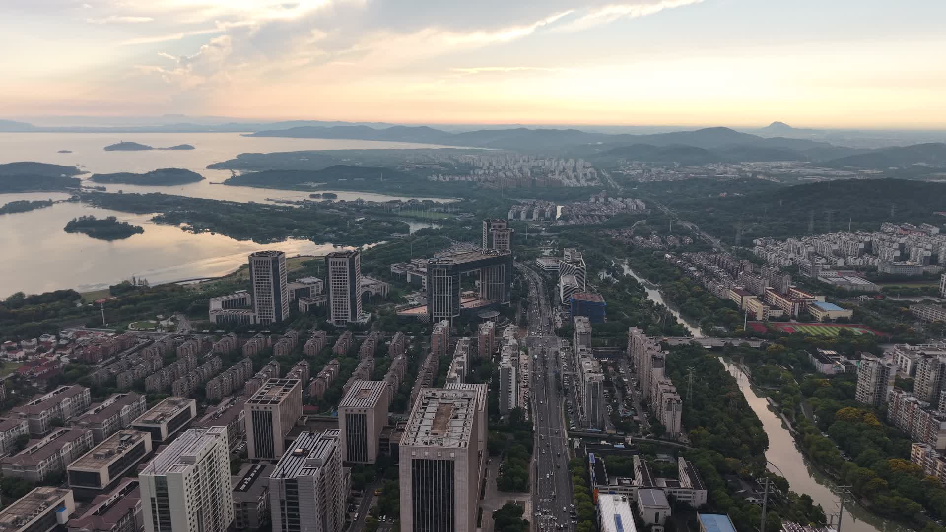 无锡太湖城市航拍视频视频的预览图