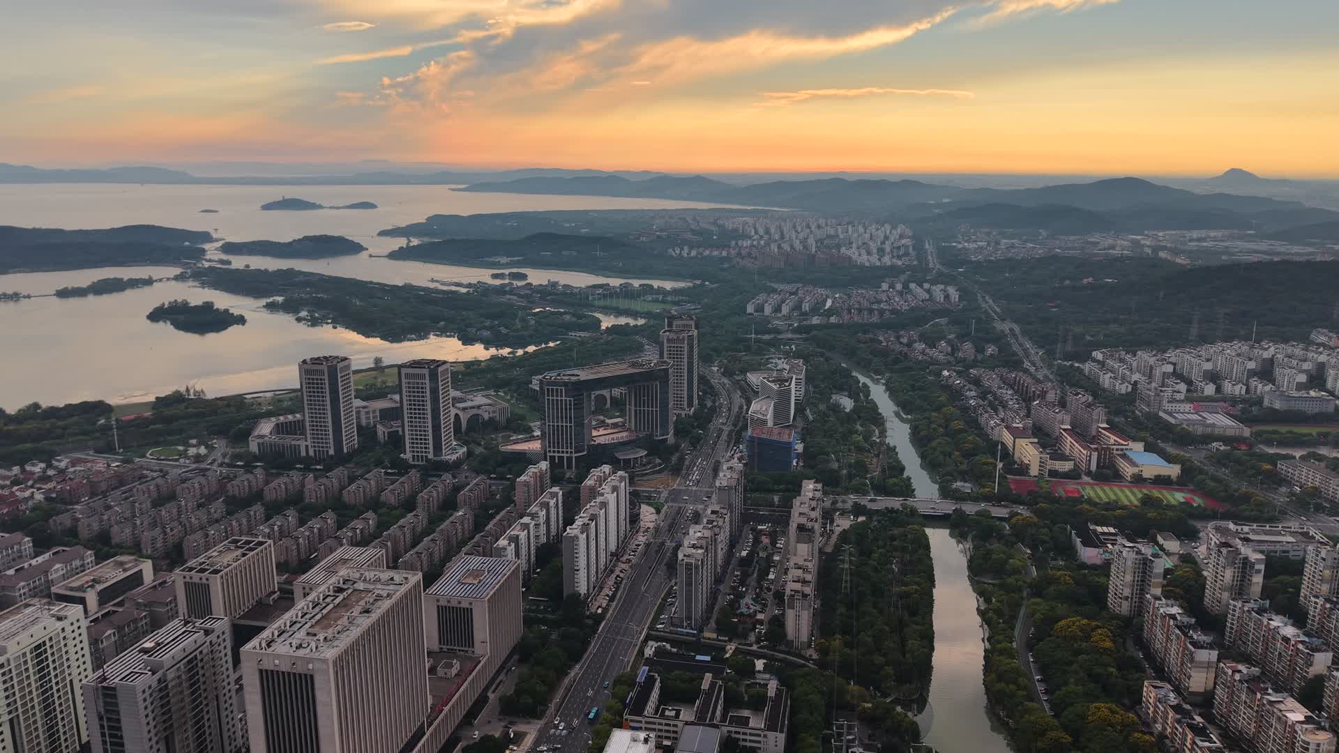 无锡太湖城市航拍视频视频的预览图