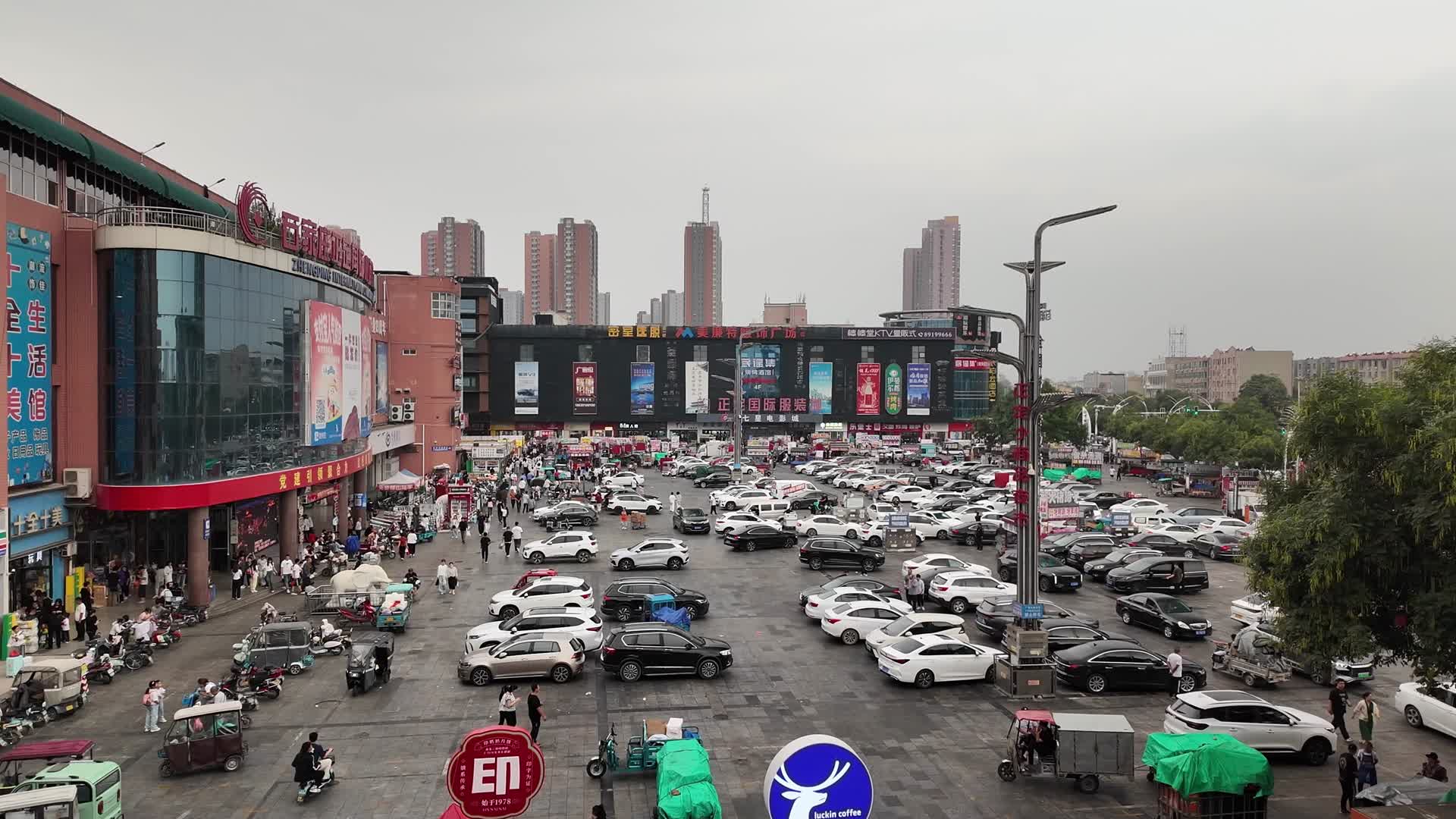 正定小商吕夜市美食广场视频的预览图