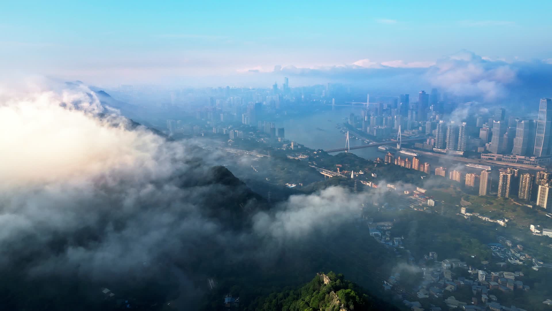 南山云海重庆全景来福士平流雾7视频的预览图