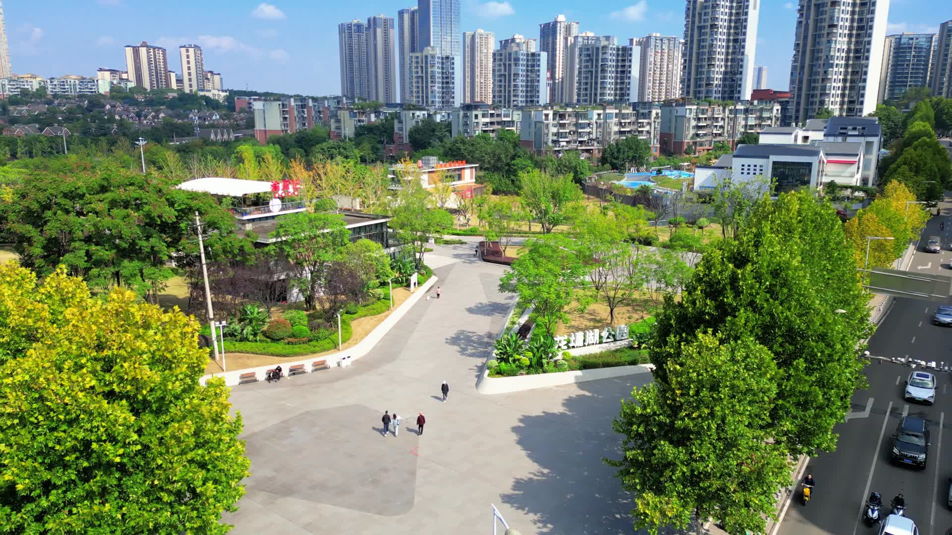 重庆礼嘉天街龙塘湖公园视频的预览图