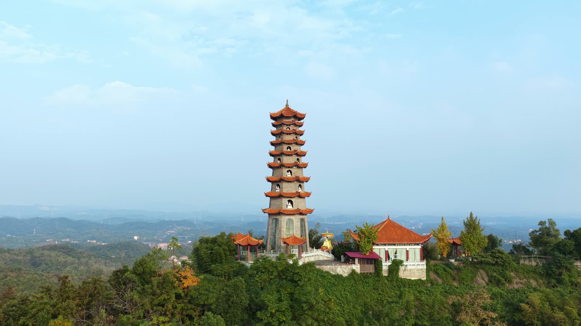 岳阳昆山古寺航拍视频的预览图