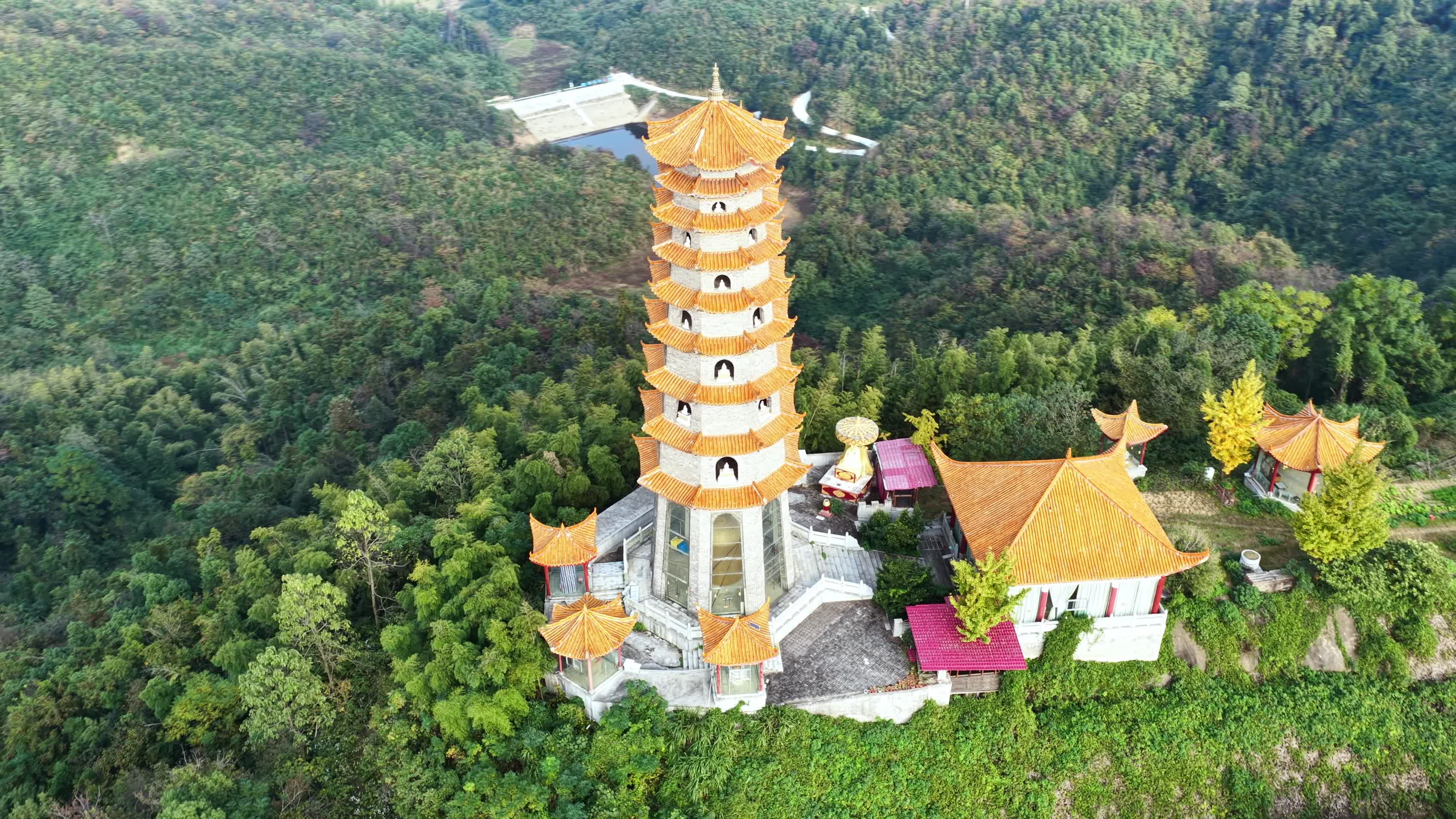 岳阳昆山古寺航拍视频的预览图