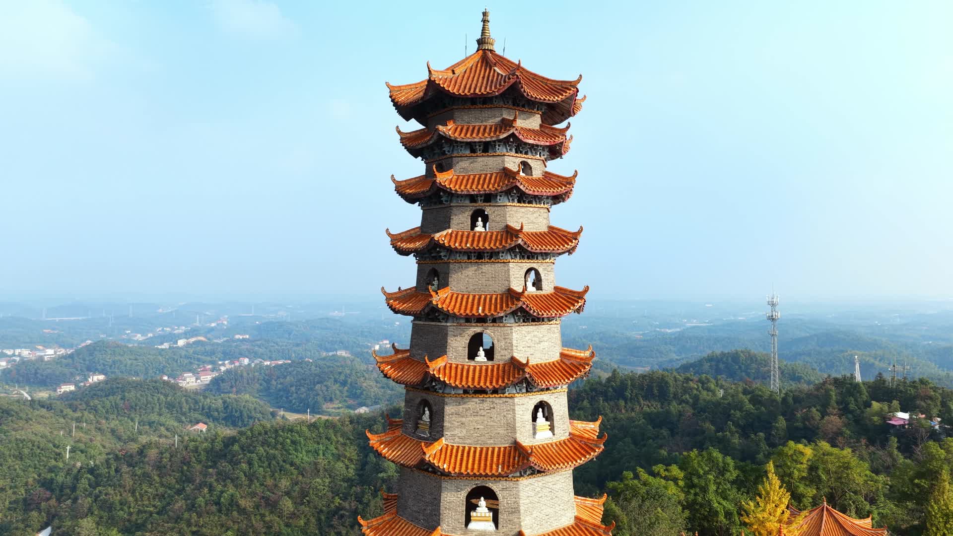 岳阳昆山古寺航拍视频的预览图