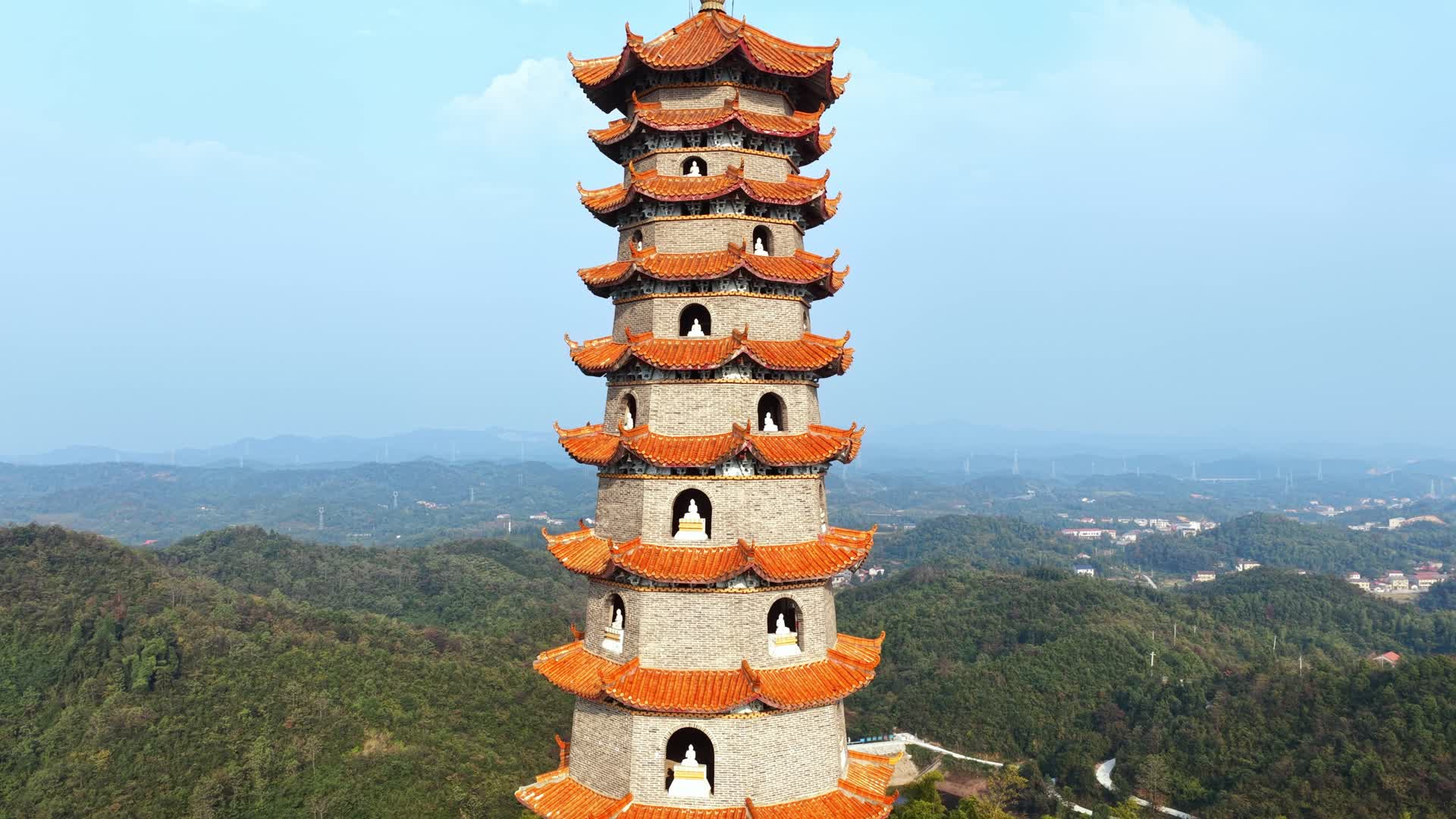 岳阳昆山古寺航拍视频的预览图