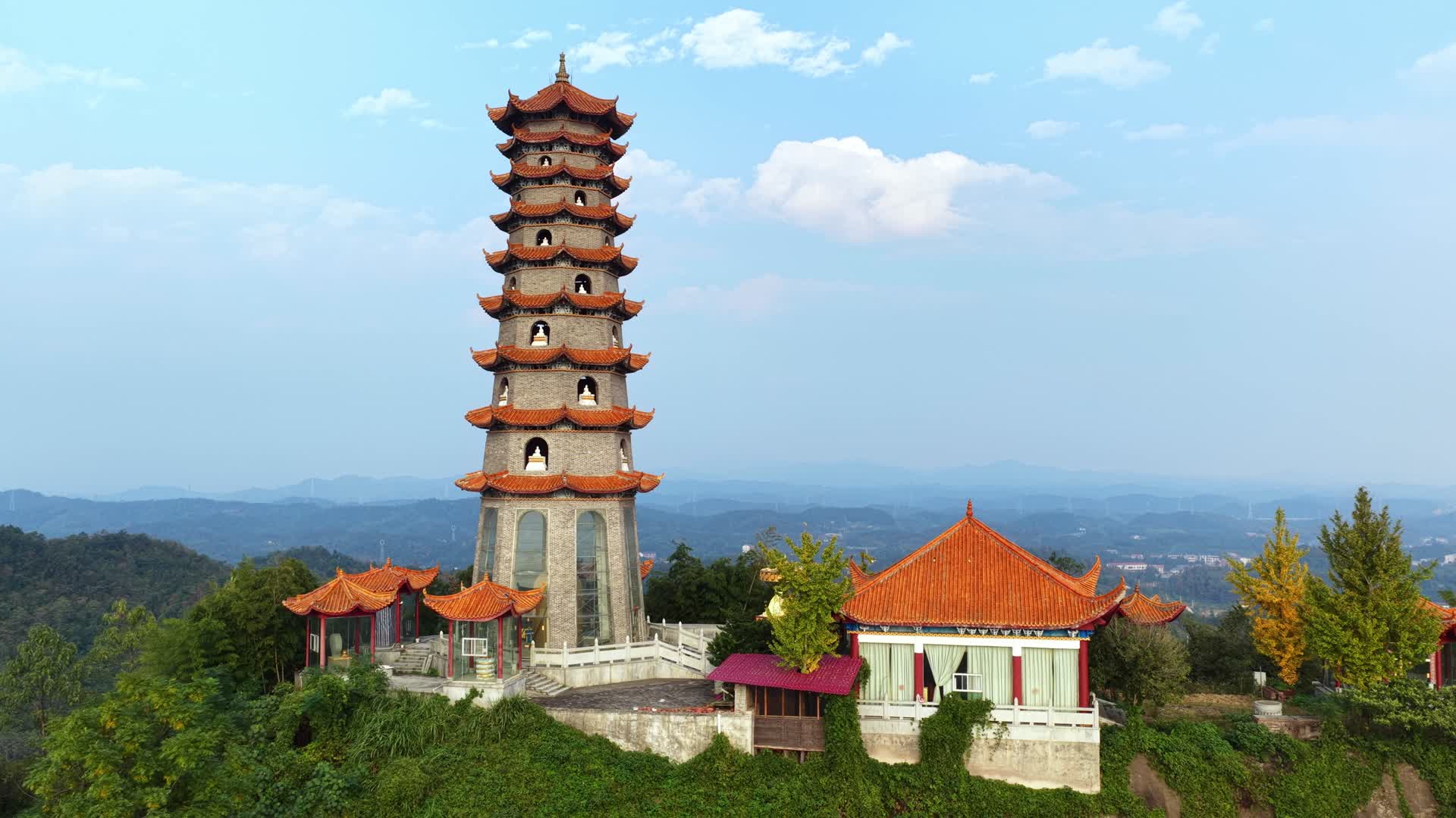 岳阳昆山古寺航拍视频的预览图