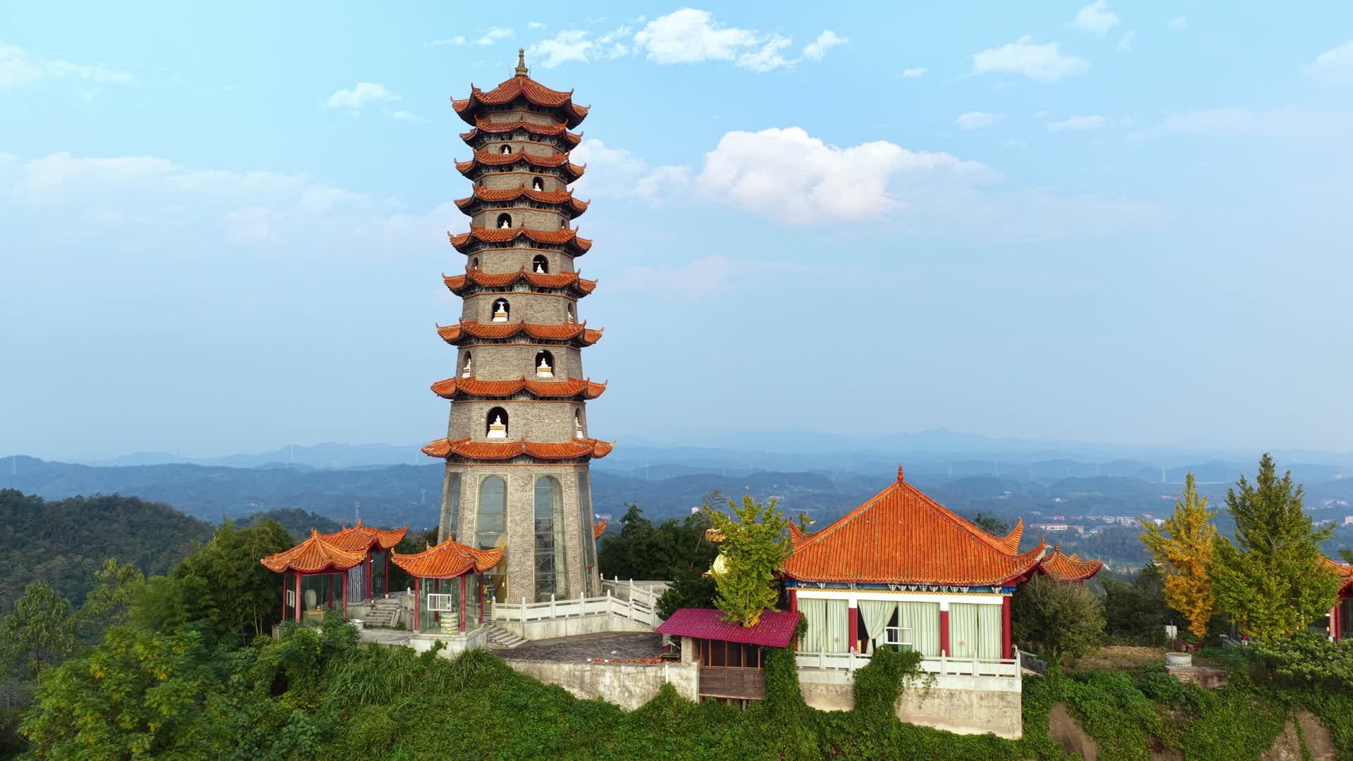 岳阳昆山古寺航拍视频的预览图