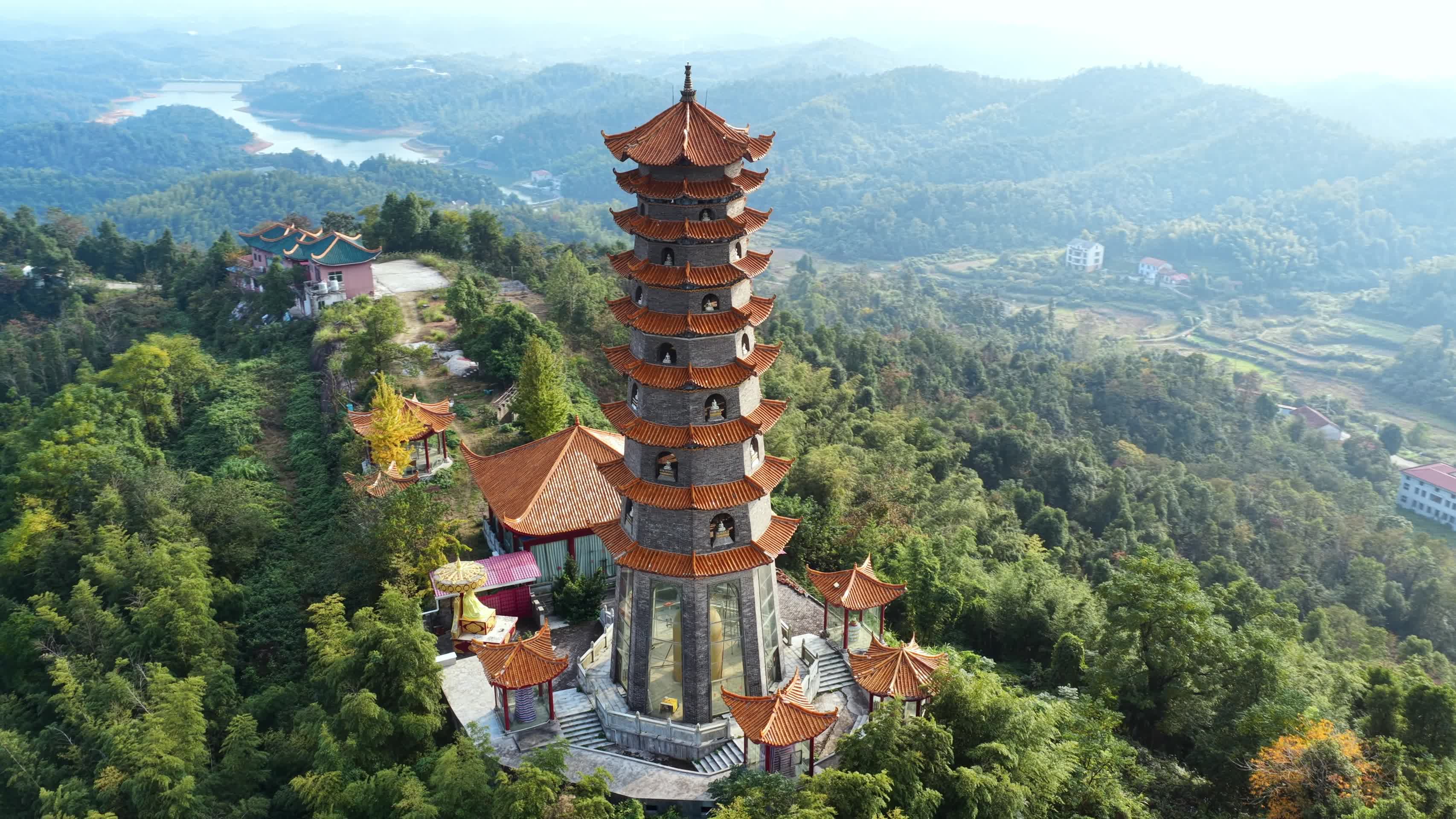 岳阳昆山古寺航拍视频的预览图