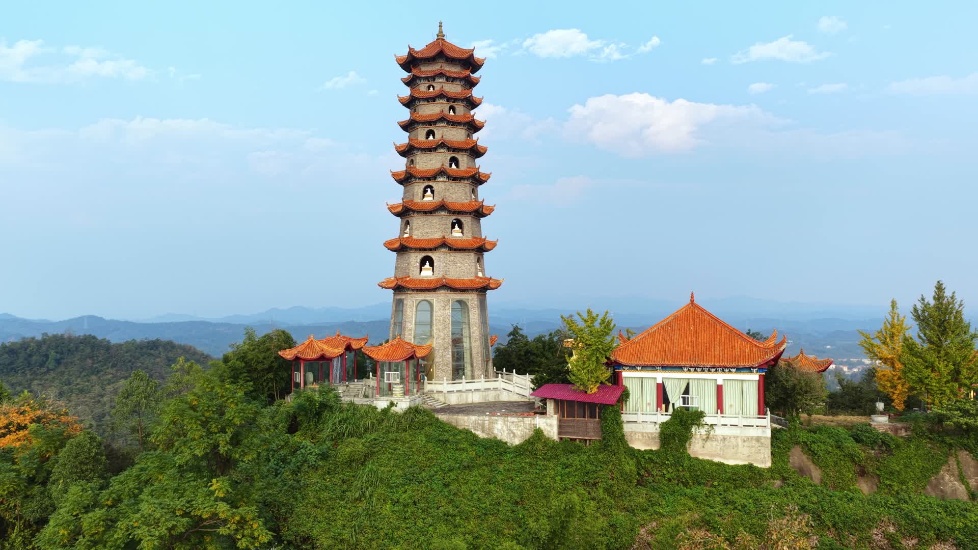 岳阳昆山古寺航拍视频的预览图