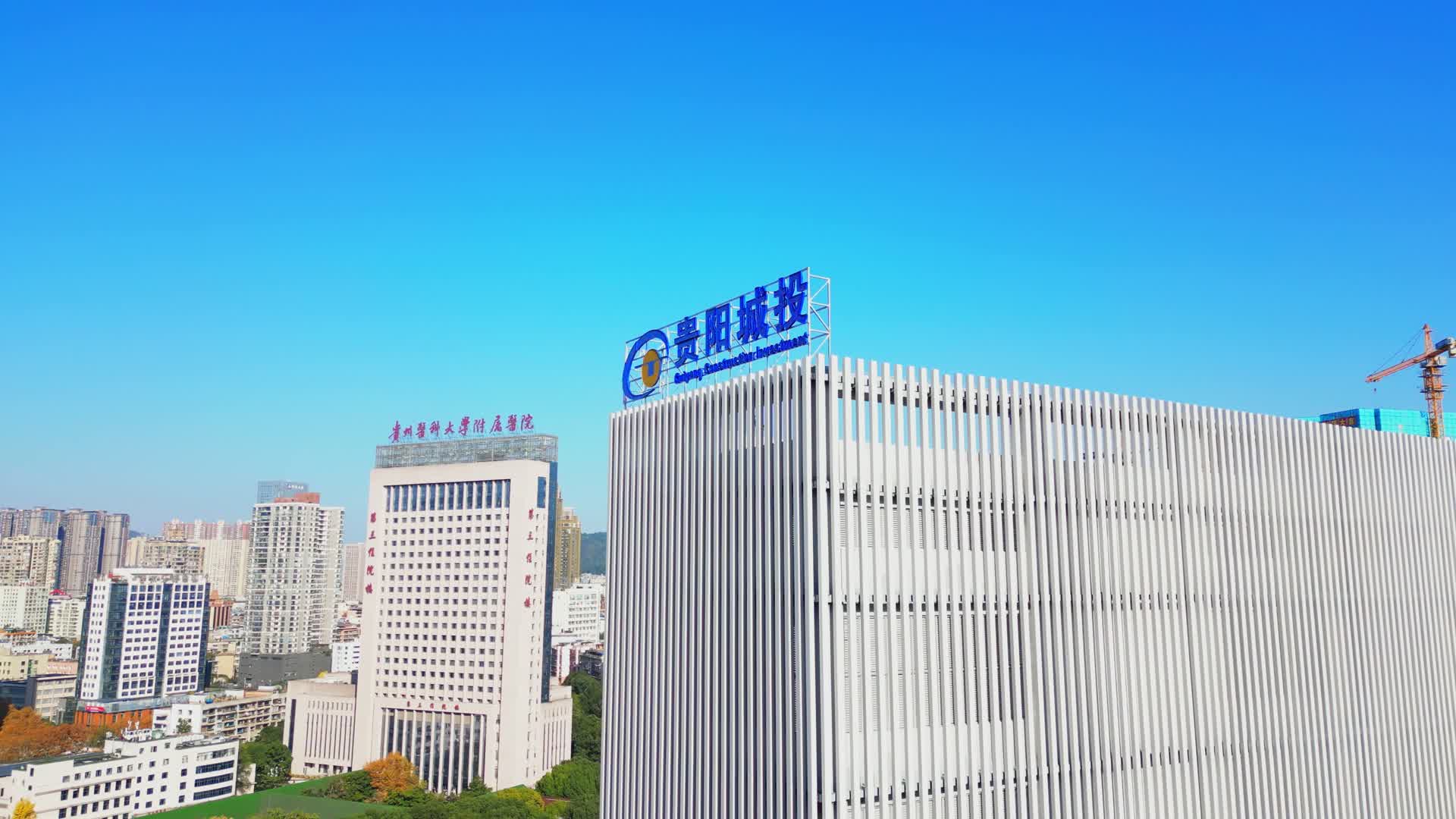 4K贵阳市贵阳城投公司智慧停车场视频的预览图