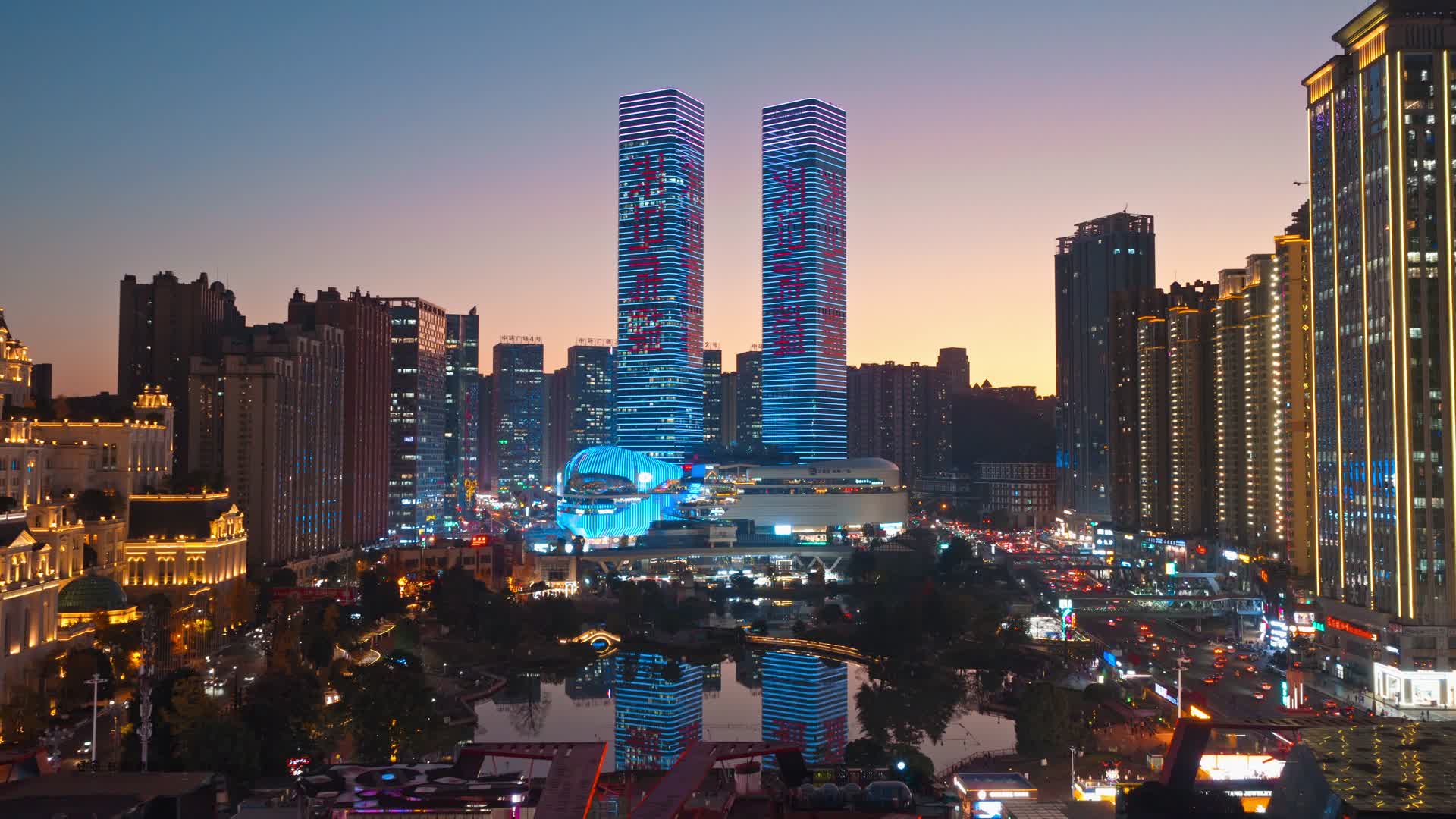 夜景贵阳市双子塔花果园湿地公园世贸双子塔视频的预览图