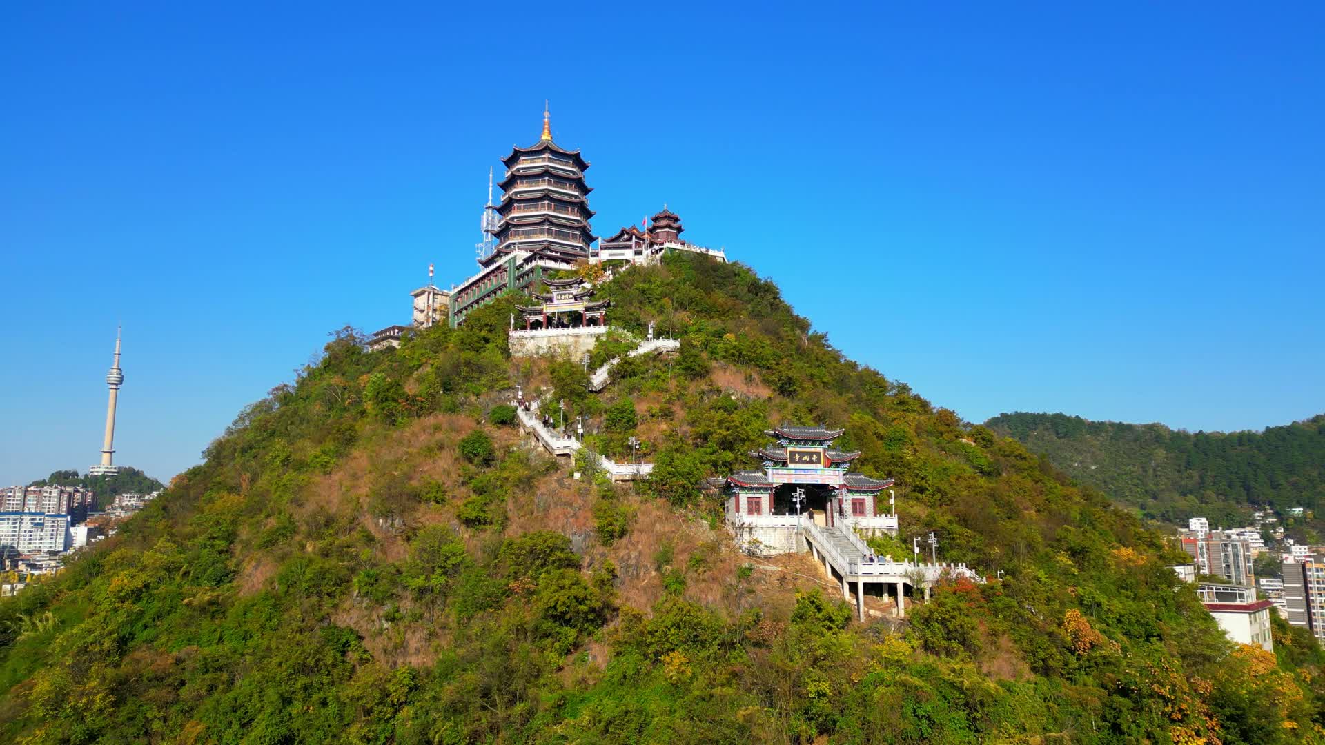 4K贵阳市贵阳云岩区东山寺全景视频的预览图