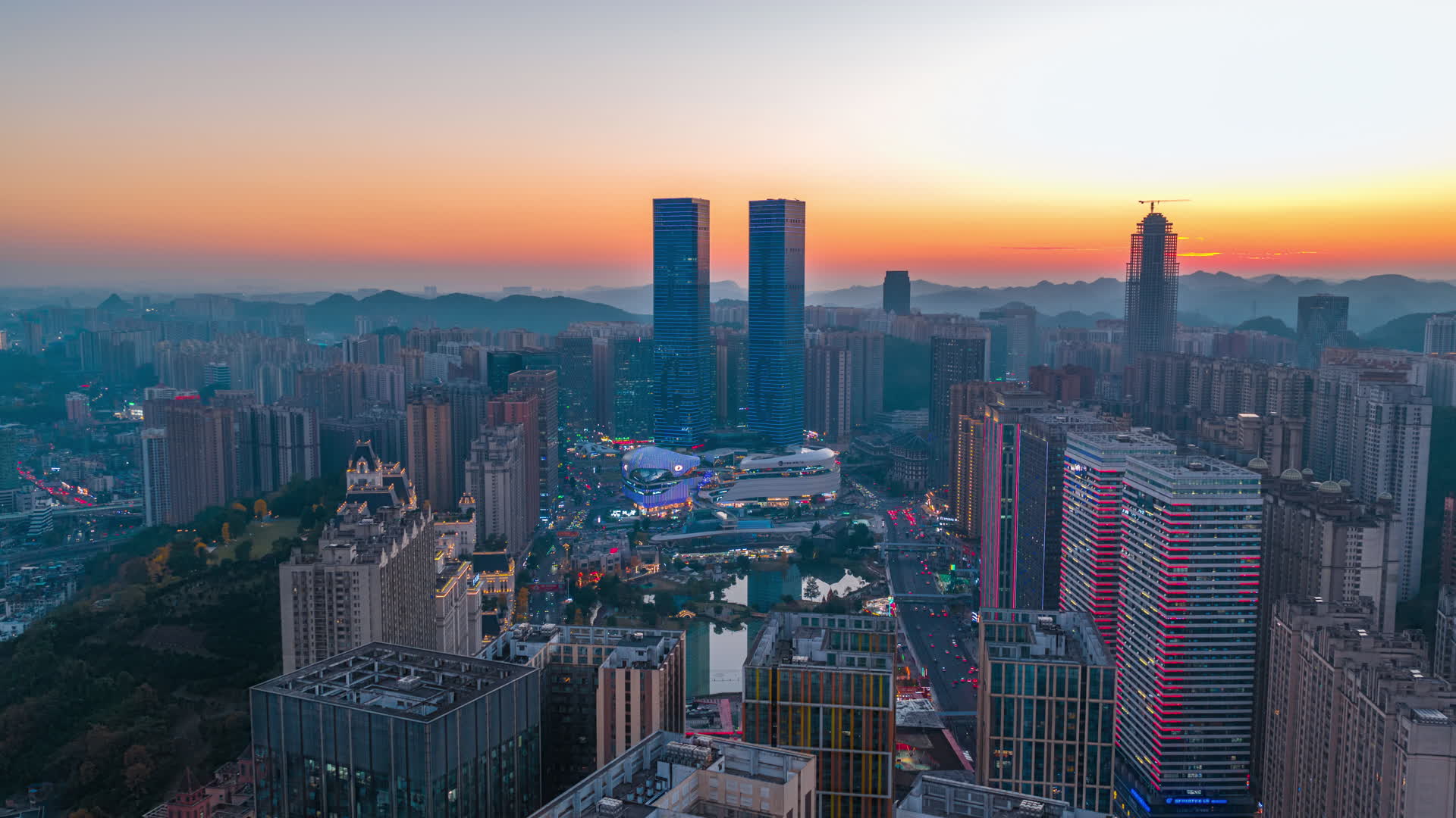 8K贵阳花果园夜景双子塔夜景贵阳双子塔视频的预览图