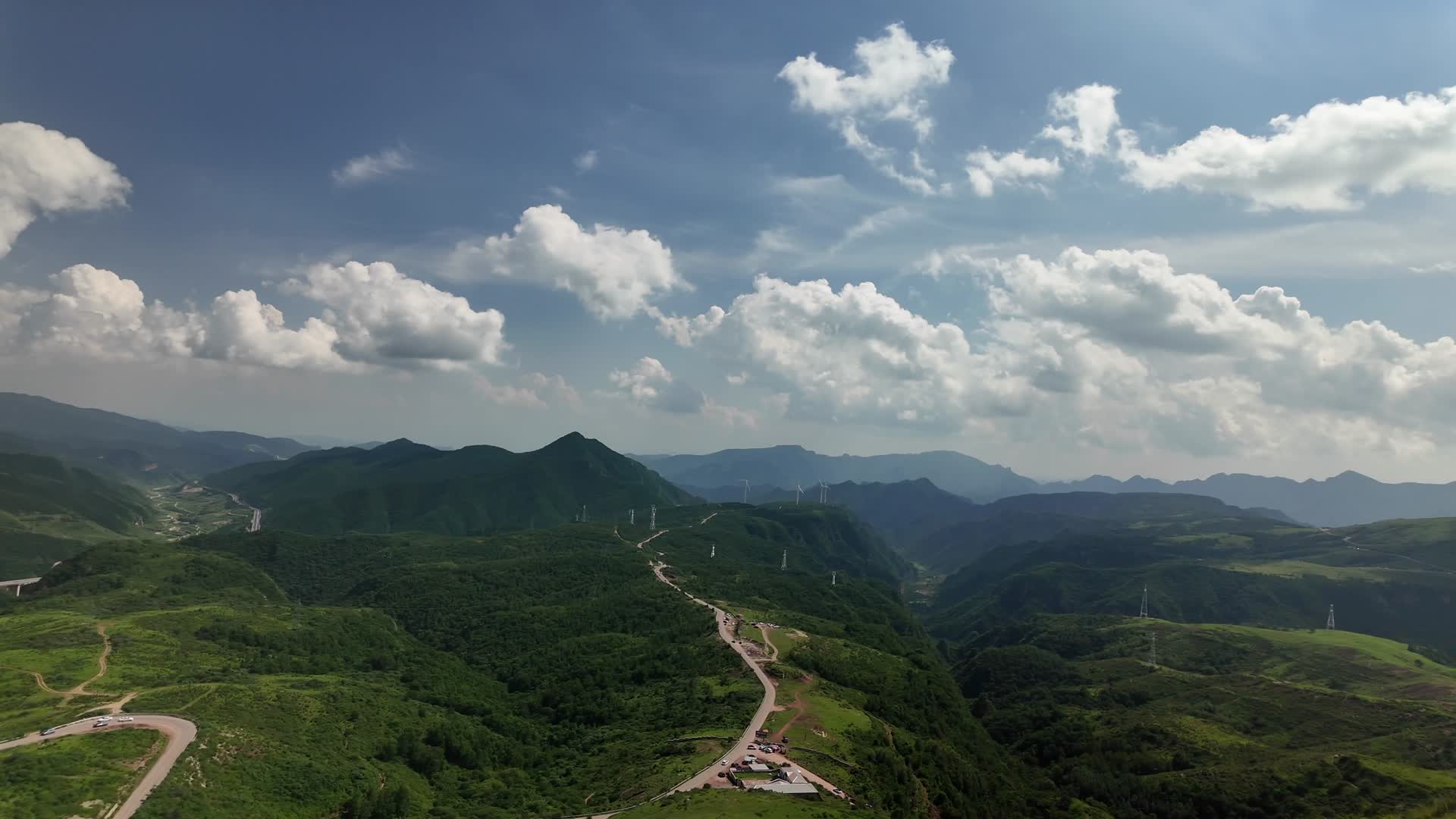 马蹄梁山顶风景蓝天白云视频的预览图