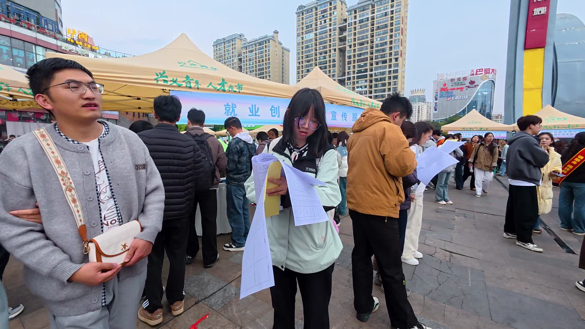 4k青年专场招聘会招聘会就业人才招聘视频的预览图